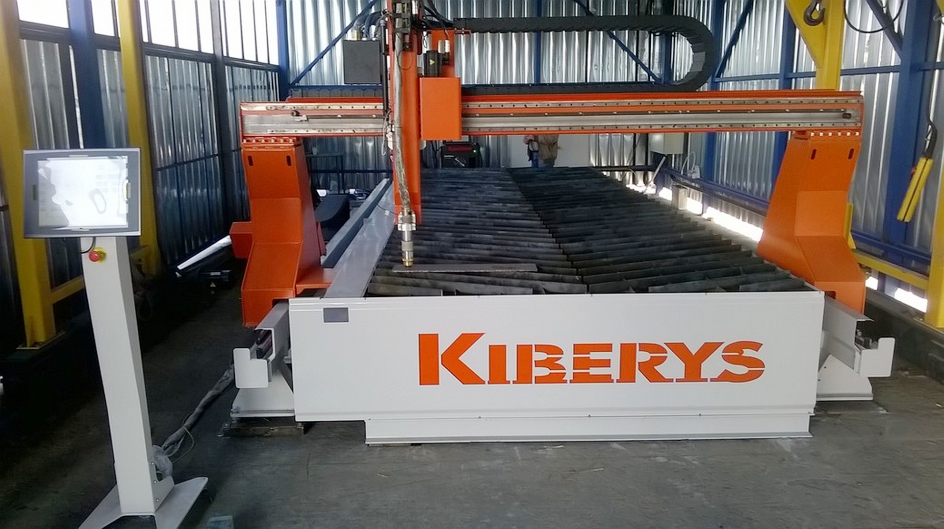 KBRCUT HD5 - 5 Axes robotic system for plasma and oxy-fuel cutting of pipes